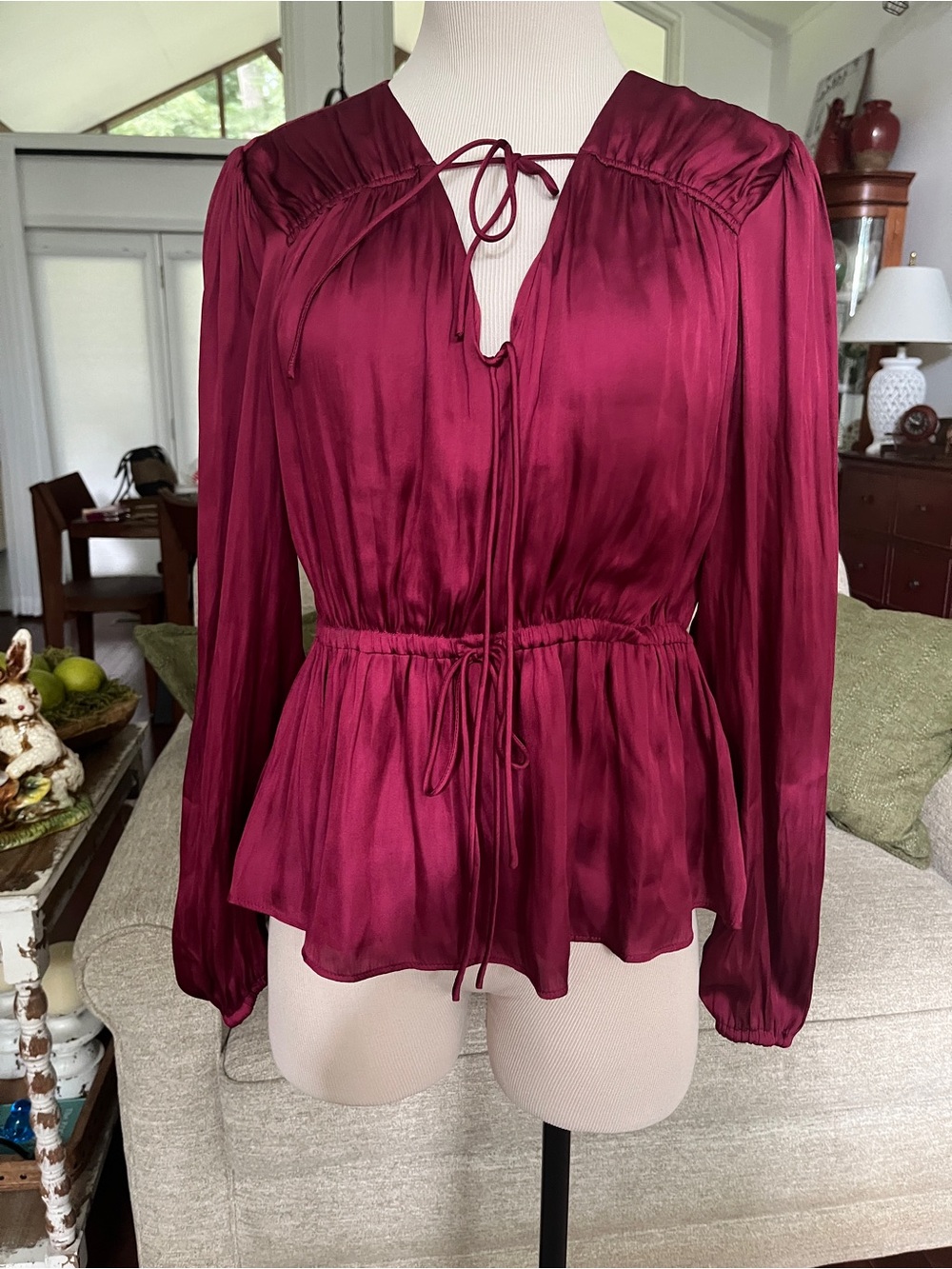 10 CROSBY DEREK LAM ESMERALDA BOW-TIE DETAILED CHARMEUSE BLOUSE CLARET SIZE 6